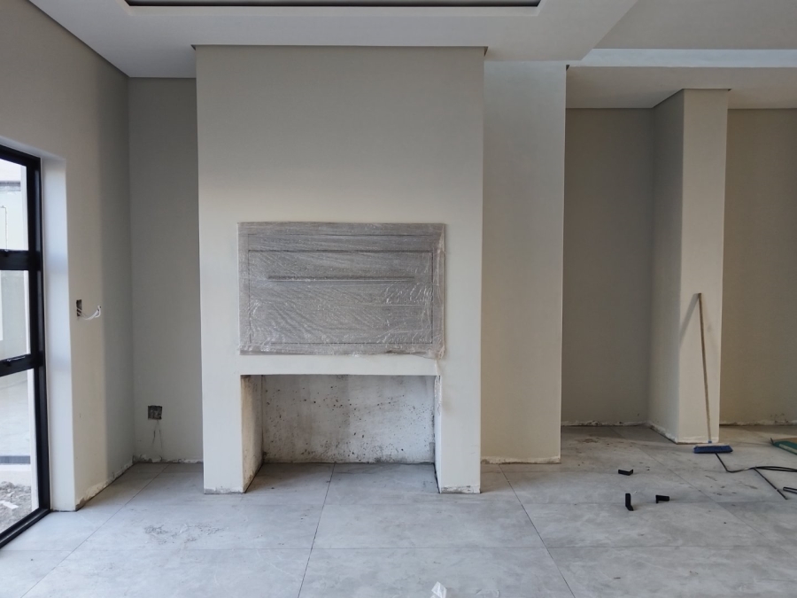  Bedroom Property for Sale in Sandown Western Cape